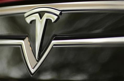 Tesla discontinues Autopilot in US and Canada By Investing.com