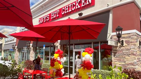 Dave's Hot Chicken opens first Southwest Florida location