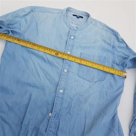 UNIQLO men's long sleeve denim chambray shirt chest pockets light blue ...