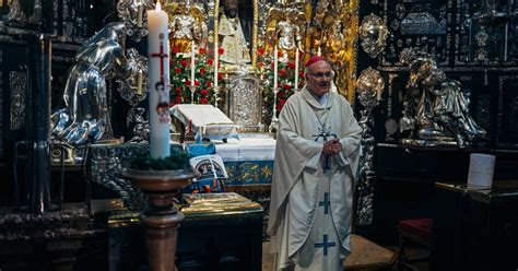 Fußwallfahrt: Bischof bringt 2000 Anliegen nach Altötting | TVA