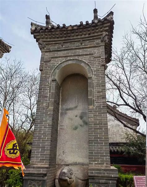 Friends, if you're tired of crowded commercial ancient towns, today ...