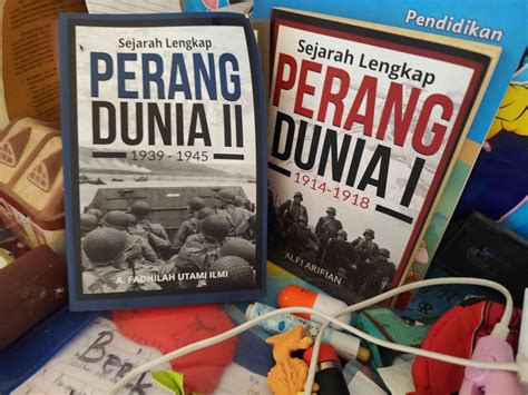 Mengintip Buku Bacaan Anakku: Ketika Anak Kecil Memilih Buku Perang ...