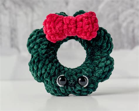 Mini Wreath Crochet Pattern - Love Knitting