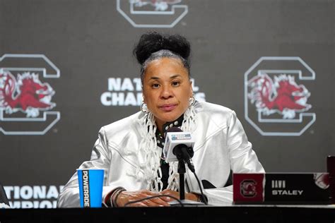 “Didn’t Really Consider Myself a Real Coach”: When Dawn Staley Looked Back on Balancing Temple ...