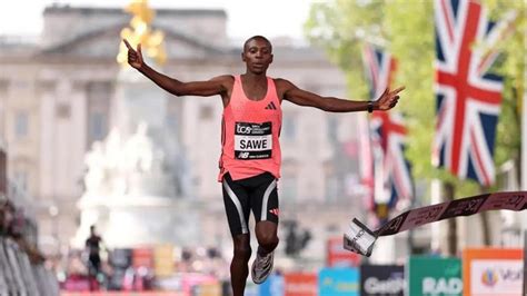 1:59:30! Kenya's Sabastian Sawe runs into history; becomes first person ...