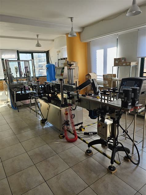 IDM AUTOMATION S.R.L MS-I-120-1.2 Machine for filling nail polishes ...