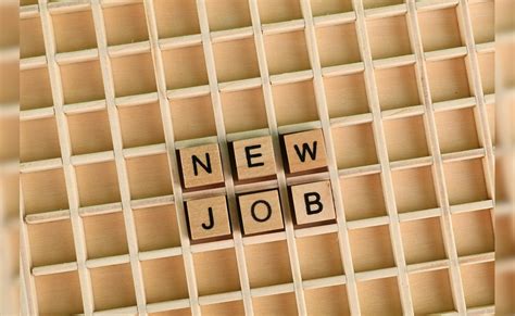 ग्रेजुएट्स से लेकर 7वीं पास तक के लिए बैंक में नौकरी, 27,500 तक मिलेगी ...