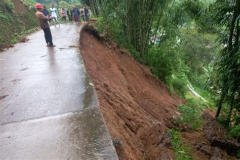 BPBD se ocupa de deslizamientos de tierra e inundaciones debido a las ...