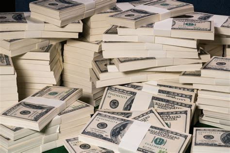Nightly lottery routine pays off with $200K jackpot for Virginia dad