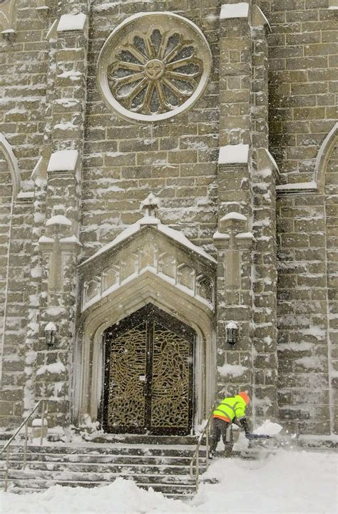 Blizzard pounds CT with heavy snow, damaging winds, power outages