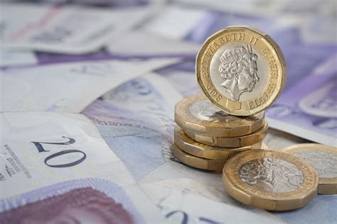 Sterling edges higher ahead of Bank of England rate decision