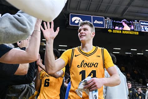 Iowa basketball vs. Michigan: Live updates, score