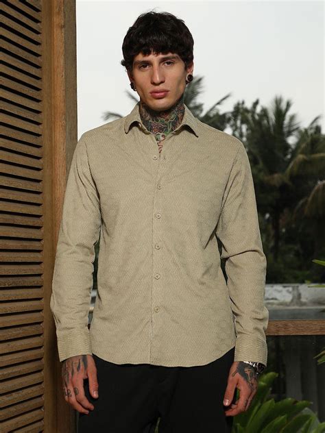 Buy Campus Sutra Men Comfort Fit Textured Spread Collar Cotton Casual ...