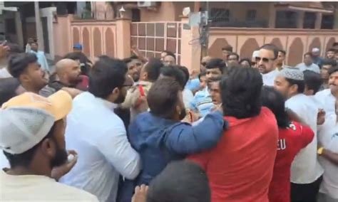 Several Injured as AIMIM, Congress Clash in Asif Nagar