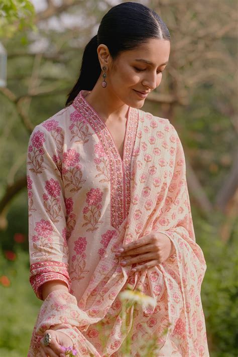 Buy Gulbahar Gulbano Sanganeri Kurta | Farida Gupta – Farida Gupta India