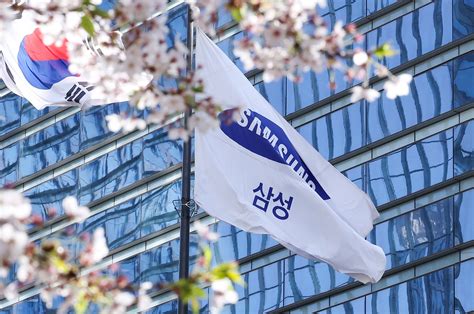 Samsung ranks first as university students' top workplace for salary