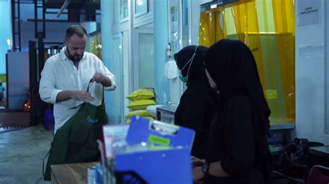 Indonesian president's initiative feeds 60 million per day