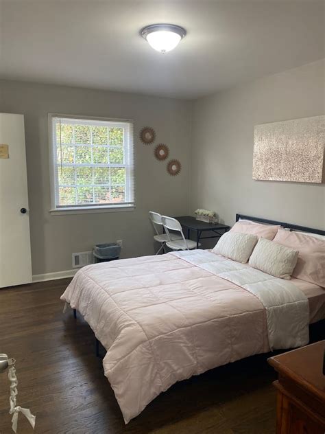 Comfy close to airport room with restroom - Houses for Rent in Atlanta ...