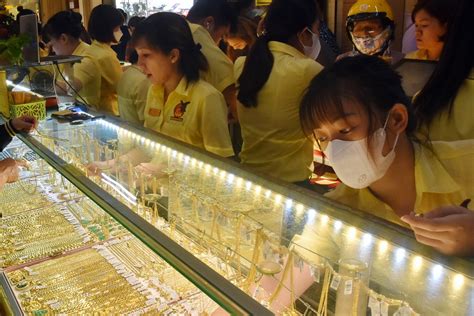 Gold prices today, March 7th: Rising again.