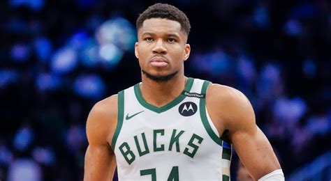 Slow-Mo Footage Of Giannis Antetokounmpo’s Drive On Karl-Anthony Towns ...