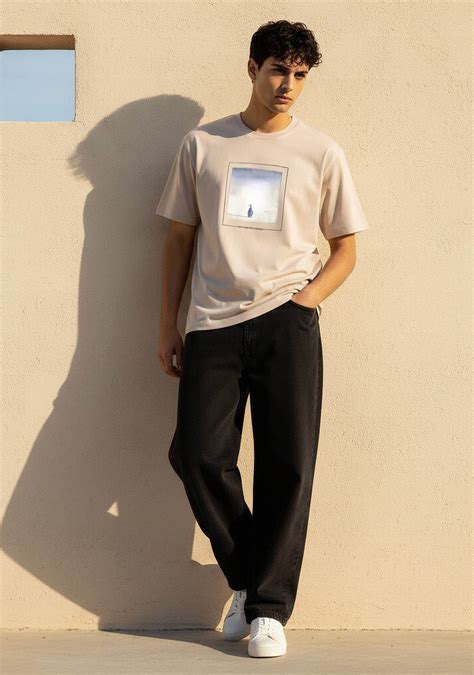 Shop Men Regular Fit Crew Neck Short Sleeves Applique T-shirt Online ...