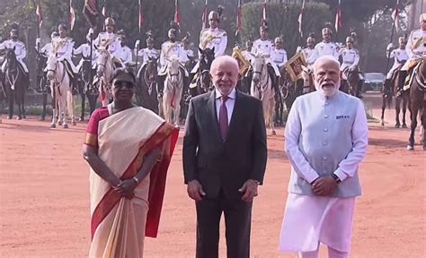 Brazilian President Luiz Inacio Lula da Silva receives ceremonial ...
