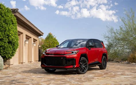 New 2026 Toyota RAV4 Plug-in Hybrid is Cheaper Than Old One - 1/11