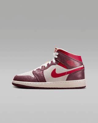 Air Jordan 1 Mid SE Older Kids' Shoes. Nike IN