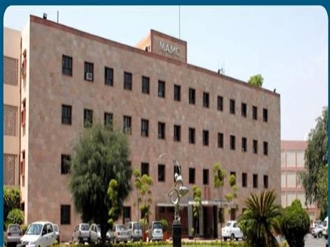 Maulana Azad Medical College, Delhi Secretariat get email bomb threat