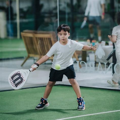 Pesona Anak Erica Putri saat Main Padel | IDN Times