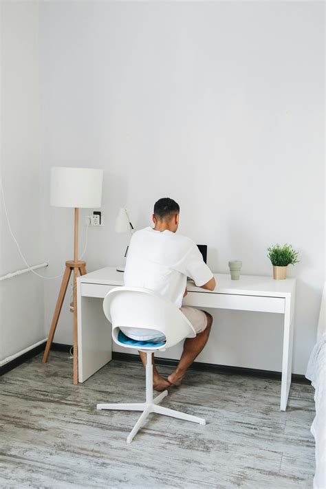 535.624+ Fotos y Imágenes de Standing+to+floor+sitting+desk Gratis ...