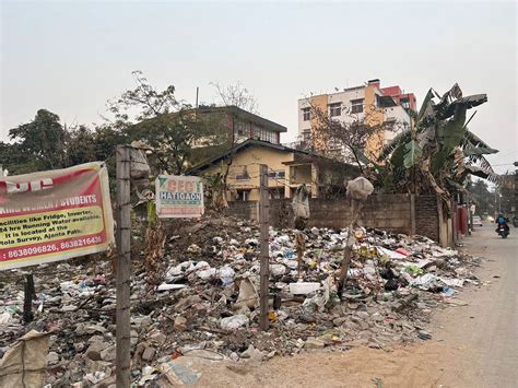 Guwahati: Garbage crisis worsens at Ajanta Path in city | Dailyhunt