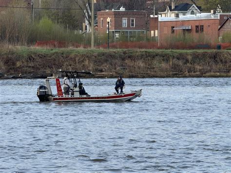 Dixon police search for suspect in Rock River early Tuesday morning