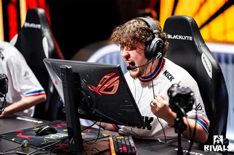 Kematian AWP? Mengapa Tim Rifle Mengungguli Roster Bergantung Sniper di ...