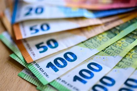 Niedersachsen: Siebenjähriger nimmt 5000 Euro mit in die Schule - DER ...