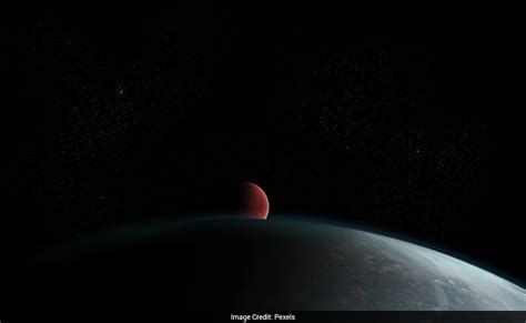 Astronomers find thin atmosphere around distant frozen space object