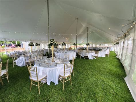 How big of a tent for 200 person wedding | Honestweddingadvice.com