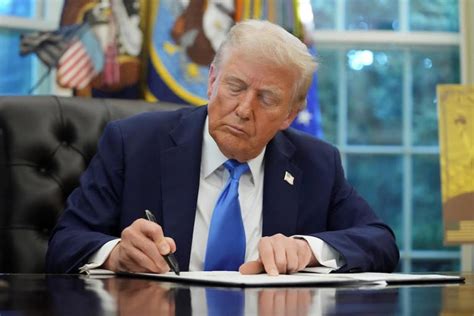 'Really really bad': Experts warn new Trump memo lets admin ...