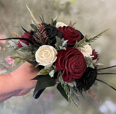 Black and maroon bouquet | Black red wedding bouquet