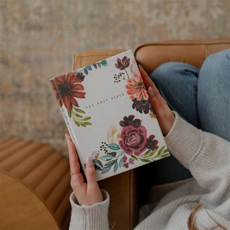 Hosanna Revival NLT Notetaking Bible: Madrid Theme – Boot Country