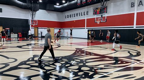 Louisville basketball featured in Marching into Madness