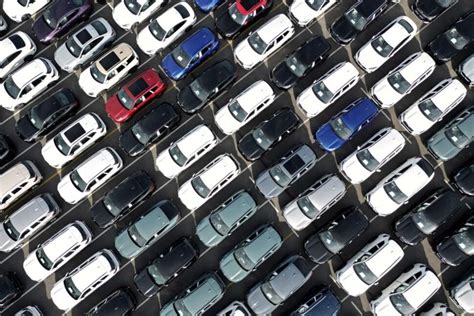 India to Slash Tariffs on Cars to 40% in Trade Deal With EU, Sources Say
