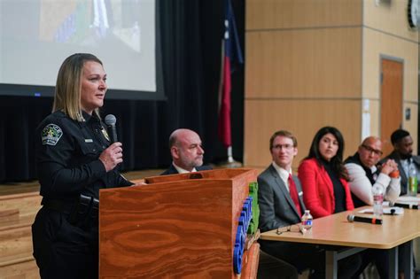 Texas volunteers urged not to 'self deploy' in search, rescue efforts