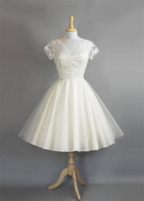 Wedding dresses for size 14 16 | Honestweddingadvice.com