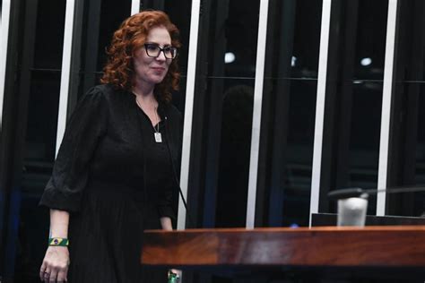 Moraes arquiva inquérito contra Zambelli por coação e obstrução