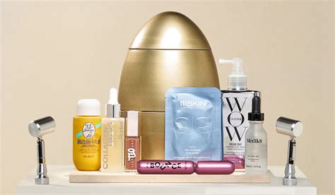 We're Obsessed With The Cool '90s Wardrobe of Carolyn Bessette-Kennedy ...