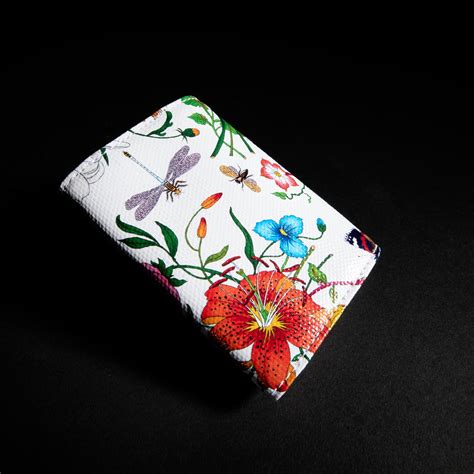 Flora-motif bi-fold card case in white and multicolor canvas | GUCCI® UK