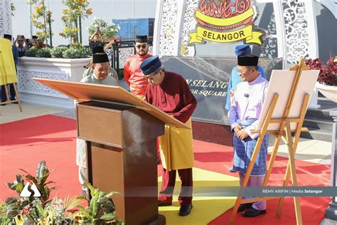 Sultan officiates Selangor flag-raising at Southeast Asia’s tallest ...