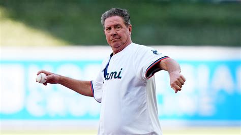 Dolphins Hall of Fame QB Dan Marino controlling liver disease via diet, exercise