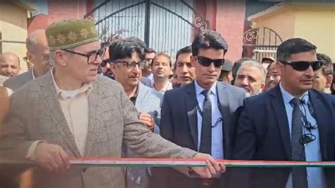 Watch | Omar Abdullah refuses to cut tricolour ribbon, orders officials ...